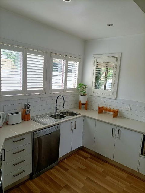 Peel Cottage - Your Accommodation 2