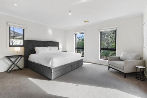 Perfectly Located 4-Bed House In Kensington - Your Accommodation 1
