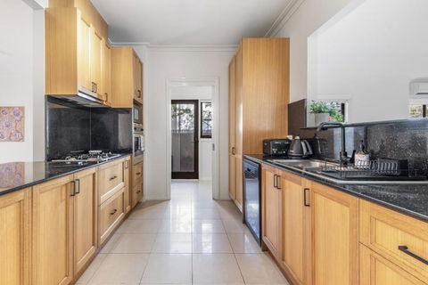 Perfectly Located 4-Bed House In Kensington - Your Accommodation 2