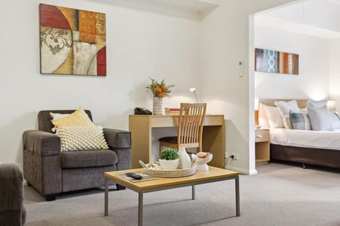 Perth Premium 1 Bedroom - Your Accommodation 2