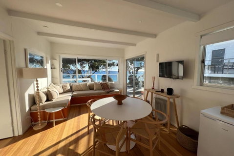 PIPI SHACK - Iconic Waterfront Shack Binalong Bay - Your Accommodation 2
