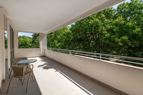 Quiet Apartment In Braddon ACT - Your Accommodation 0