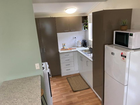 Private Guesthouse - Pet Friendly - Walk To Beach - Your Accommodation 1