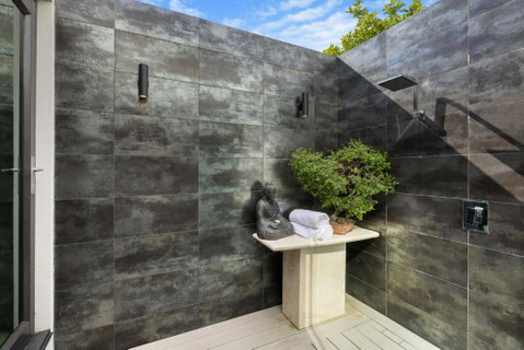 Quiet Couples Getaway - Your Accommodation 2