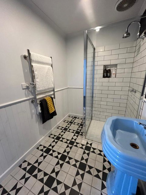 Rainy Hill Retreat - The Cottage - Your Accommodation 3