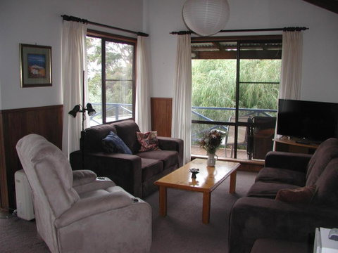 Rainbow House - Your Accommodation 2
