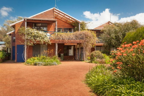Rainbow House - Your Accommodation 0