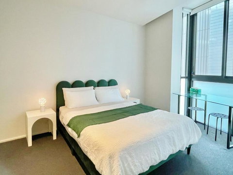 RARE Luxury Waterfront Living - Your Accommodation 2