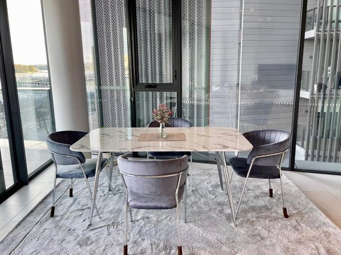 RARE Luxury Waterfront Living - Your Accommodation 3