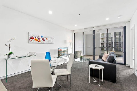 Astra Apartments Wollongong CBD - Your Accommodation 0