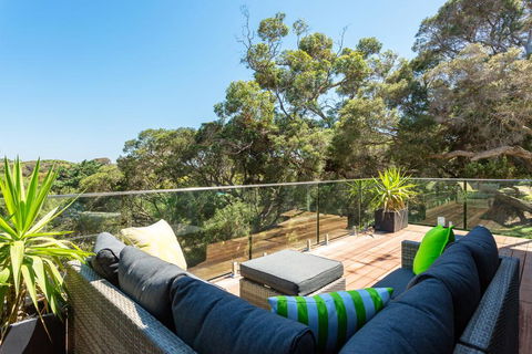 At Agnes Ave: Coastal Views - Your Accommodation 0