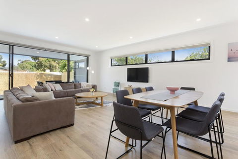 AZURE - ROSEBUD - Your Accommodation 1