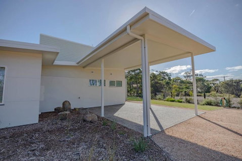 Baileys Beach House - Your Accommodation 2