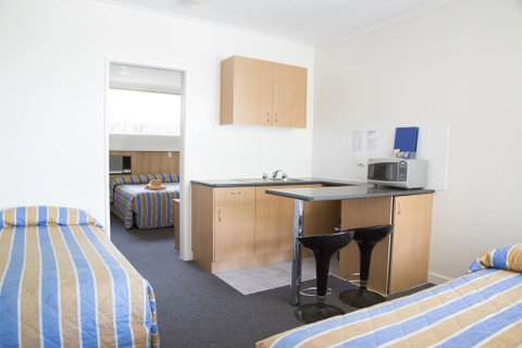 Bamboo Motor Inn - Your Accommodation 0