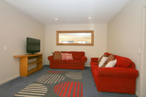 Banjos Way 1/23 Banjo Patterson Crescent - Your Accommodation 1