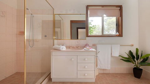 Bannister 49 - Neptune's Way - Your Accommodation 2