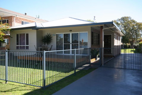 BANYANDAH 557 Ocean Drive NH - Your Accommodation 0