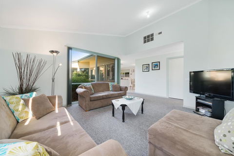 Bay Beach Beauty - Your Accommodation 3