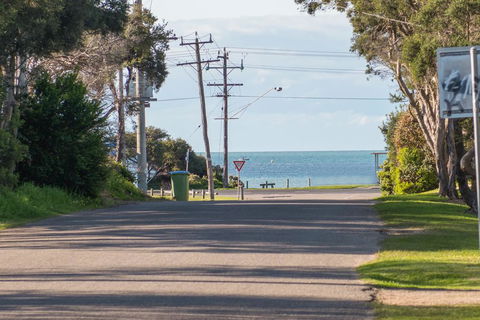 Bay Beach Beauty - Your Accommodation 0