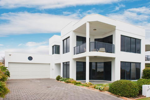 Bayside Beauty - Your Accommodation 1