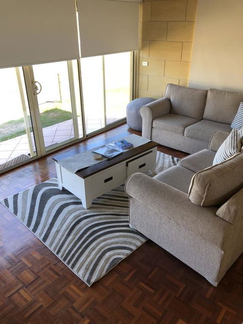 Bayview No 1 - Next To The Beach! - Your Accommodation 0