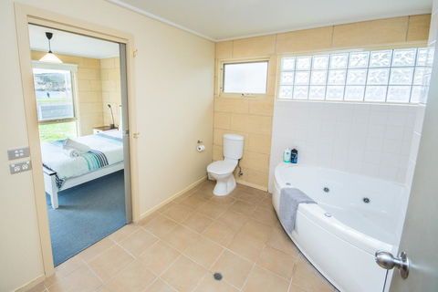 Bayview No 1 - Next To The Beach! - Your Accommodation 1