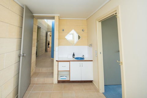 Bayview No 1 - Next To The Beach! - Your Accommodation 3