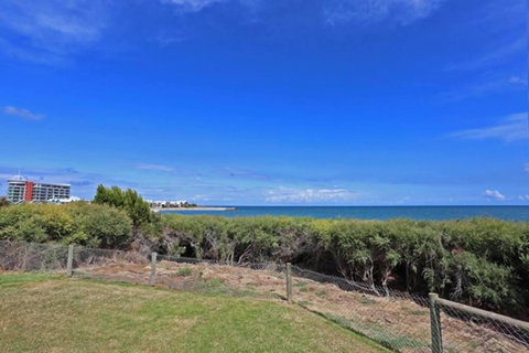 Beach Cottage In The Heart Of Mandurah - Your Accommodation 3
