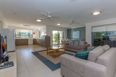 Beach House, Pacific Road, 1/20 - Your Accommodation 2