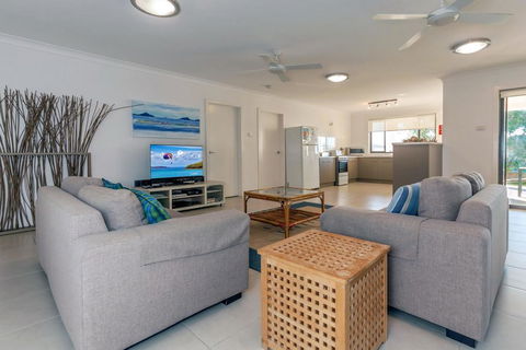Beach House, Pacific Road, 1/20 - Your Accommodation 1