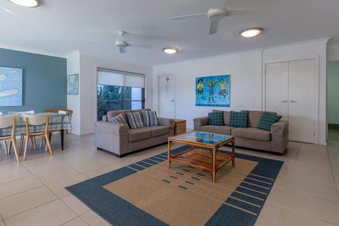 Beach House, Pacific Road, 1/20 - Your Accommodation 3