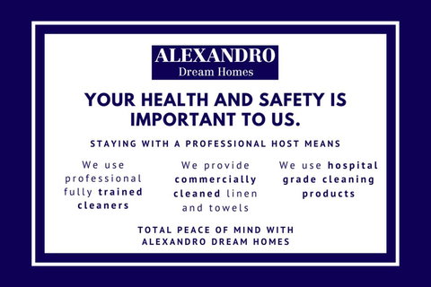 BEACH LOCATION STUDIO // CLOVELLY 2 - Your Accommodation 1