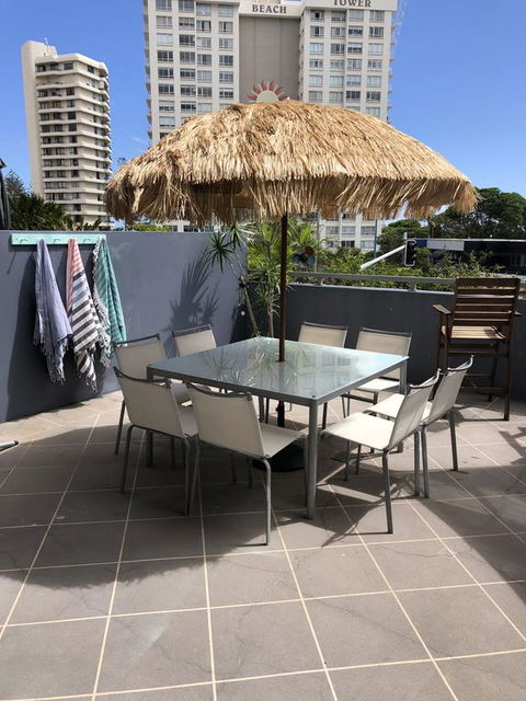 Beach Side Ocean Burleigh Heads 3 Bedroom Family Accomodation - Your Accommodation 1