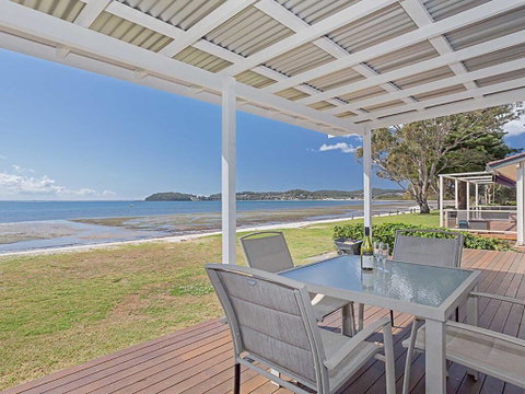 Beached Inn' 93 Foreshore Drive - Spacious Beach Front House - Your Accommodation 0