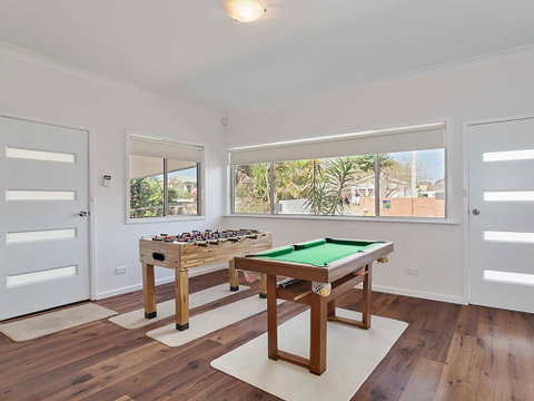 Beached Inn' 93 Foreshore Drive - Spacious Beach Front House - Your Accommodation 1