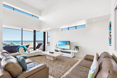 Beaches On Maroochy 1 Beach Parade - Your Accommodation 0
