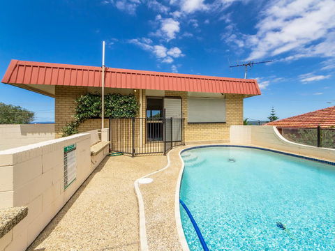 Beachfront Apt With Private Pool - Your Accommodation 2