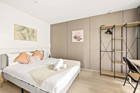 Relaxed Queen Room - Serene Spot At Pymble - Shared Bathroom - Your Accommodation 1