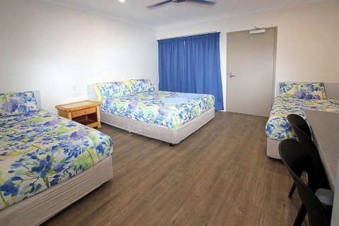 Reef Gardens Motel - Your Accommodation 0