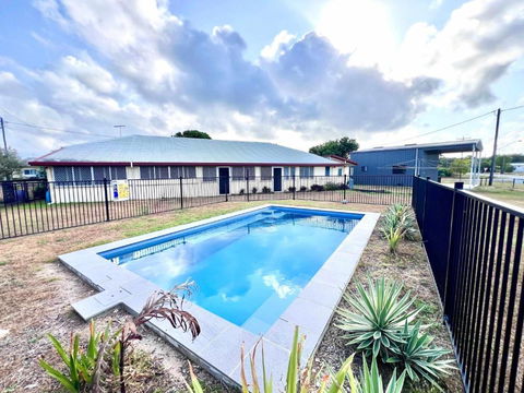 Reef Shack Beach Vibes Stroll To The Beach - Your Accommodation 1