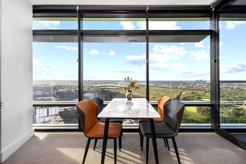 Relaxing Getaway In Olympic Park - Your Accommodation 2