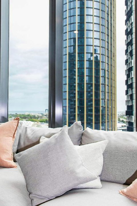 Resort Style Living 2 Bed Apt With Pool BBQ - Your Accommodation 1