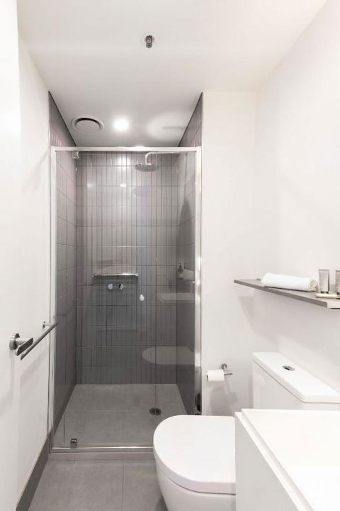 Resort Style Living 2 Bed Apt With Pool BBQ - Your Accommodation 2