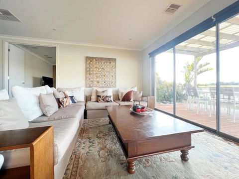 Retreat Andrew House - Your Accommodation 3