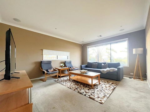 Retreat Andrew House - Your Accommodation 0