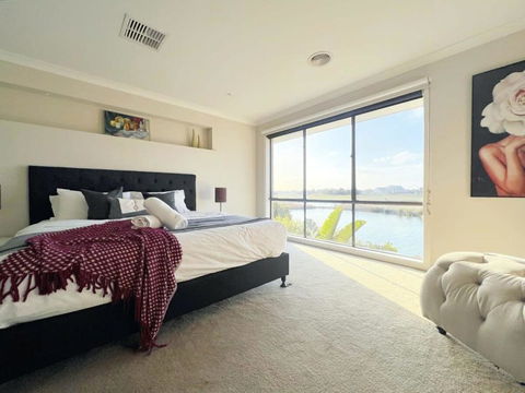 Retreat Andrew House - Your Accommodation 1