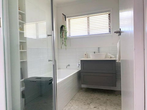 Retreat On Roe - Your Accommodation 2
