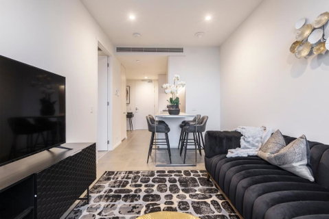 Ritzy Apartment In Iconic Australia 108 With Views - Your Accommodation 2