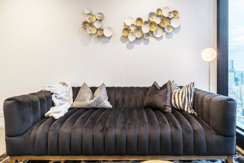 Ritzy Apartment In Iconic Australia 108 With Views - Your Accommodation 0