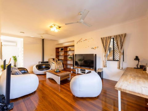River View 5B Home Near Freeway Shops Loganholme - Your Accommodation 1